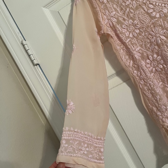 Jayshree Dalal. Women’s Top. Crepe. India. Hand Embroidered. Size Small. NWT. - Picture 3 of 5